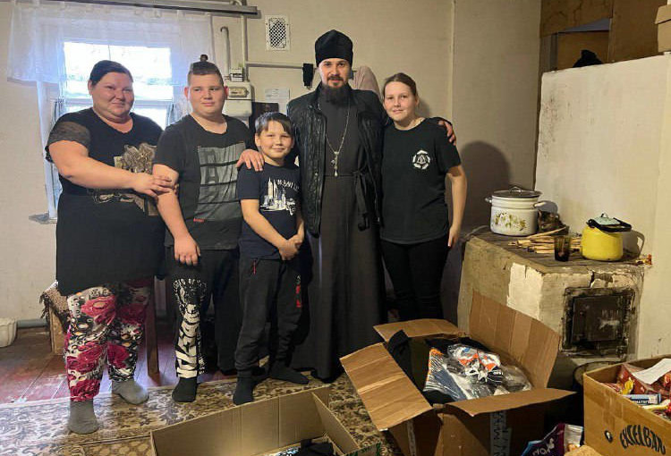 Приходу храма Всех Святых Луганской епархии необходим фургон для перевозки помощи нуждающимся