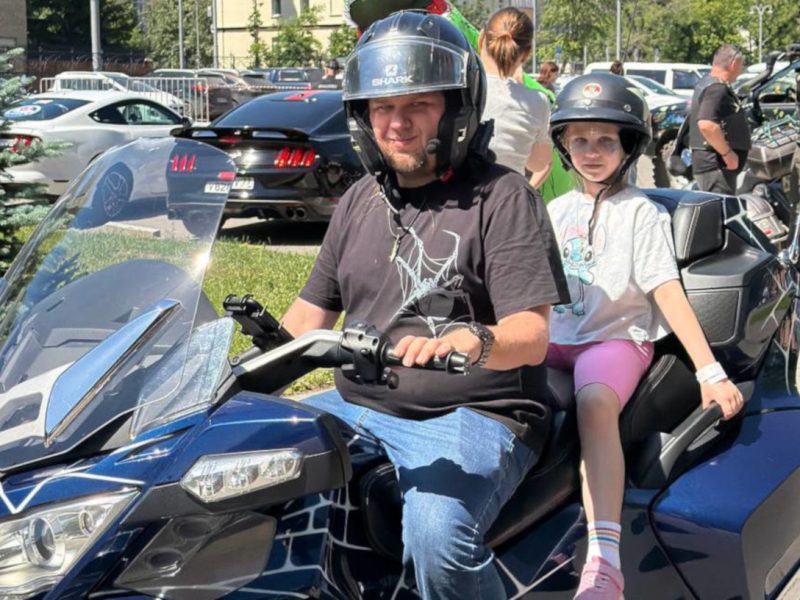 Рёв моторов, мыльные пузыри и детский смех: фонд «Мои друзья» вместе с партнёрами подарил праздник детям из Морозовской больницы Рёв моторов, мыльные пузыри и детский смех: фонд «Мои друзья» вместе с партнёрами подарил праздник детям из Морозовской больницы