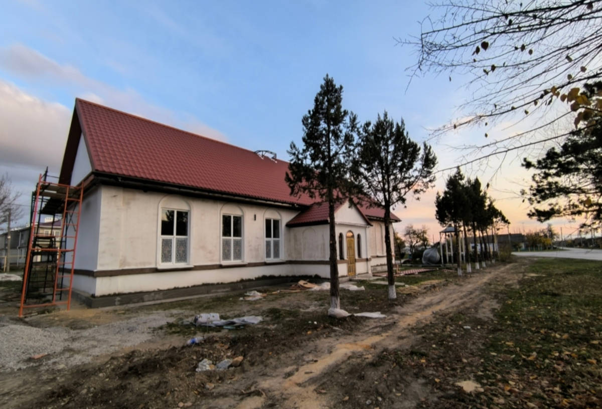 Заставка для - Храм великомученика Димитрия Солунского в селе Садовое
